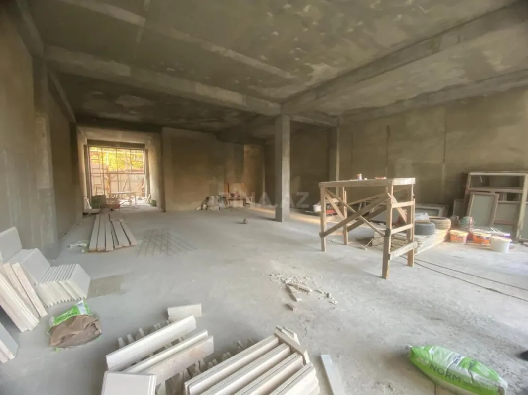 Satılır obyekt 810 m²