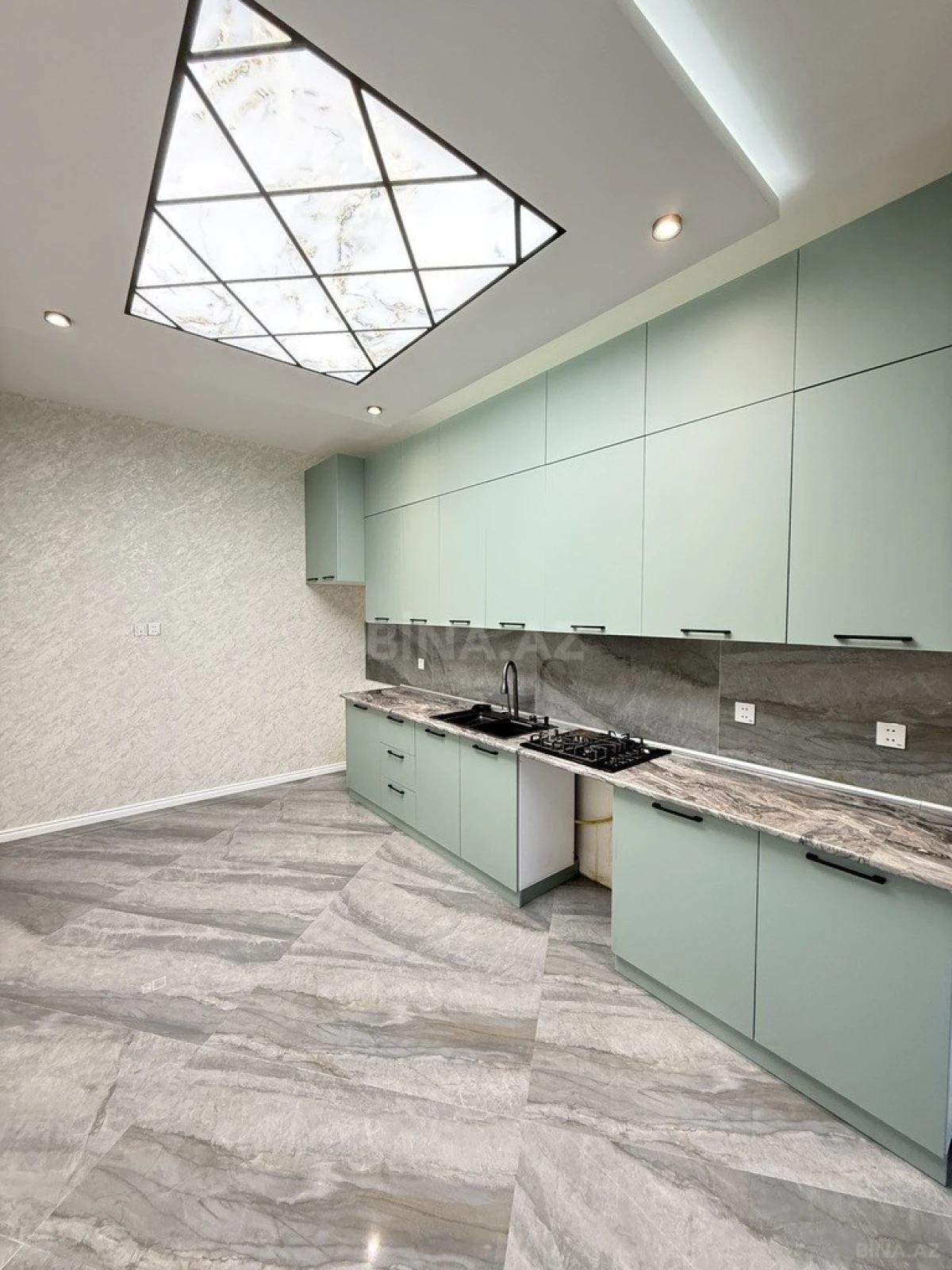 Satılır 4 otaqlı həyət evi 200 m²