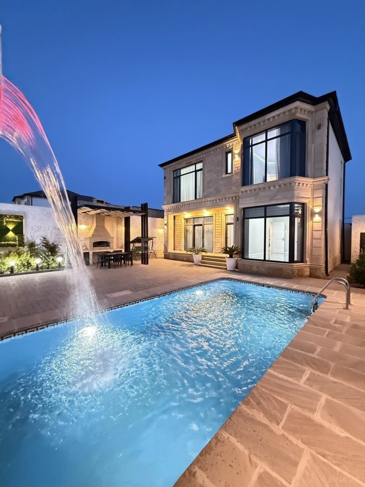 Satılır 4 otaqlı həyət evi 200 m²