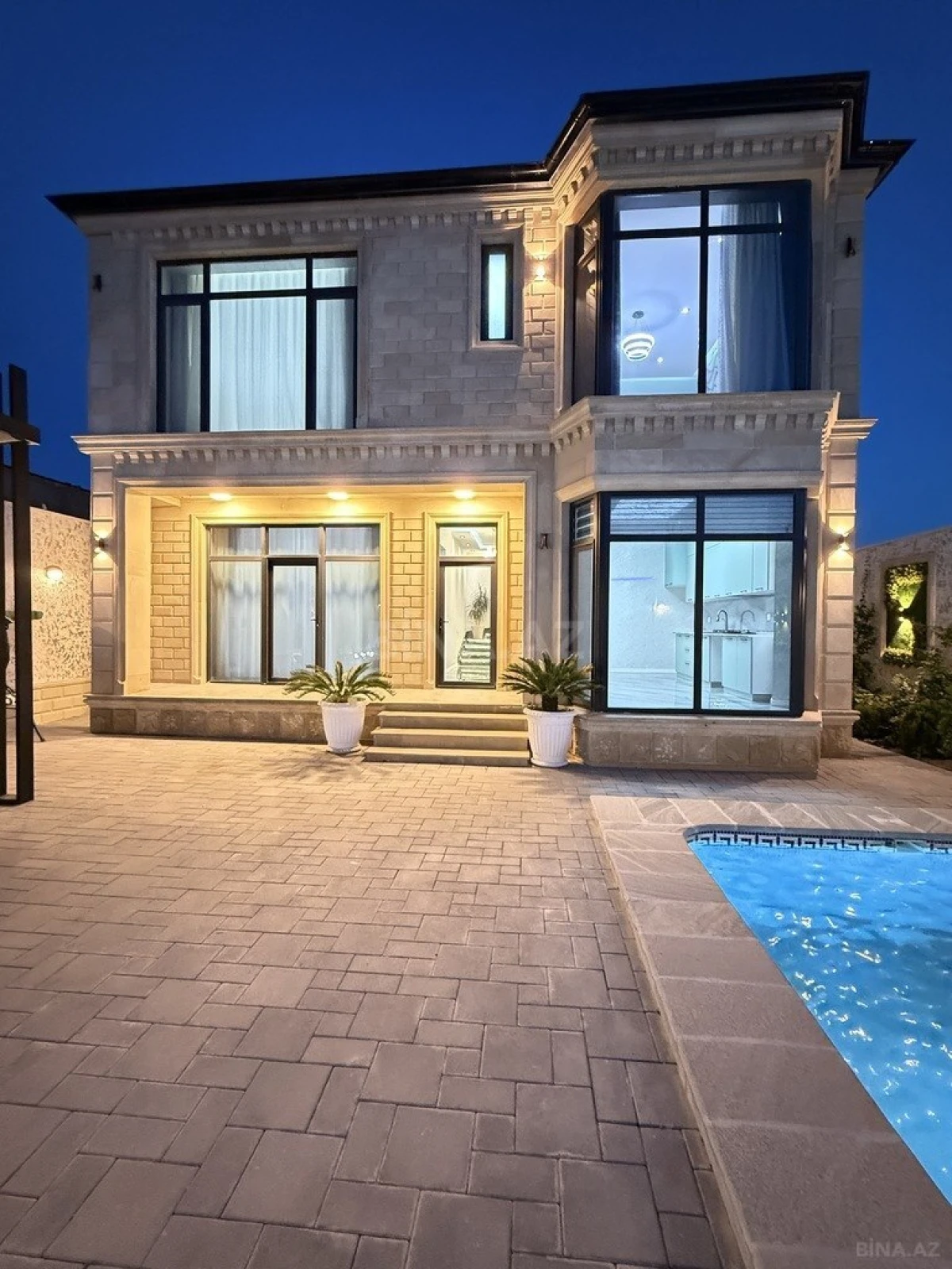 Satılır 4 otaqlı həyət evi 200 m²