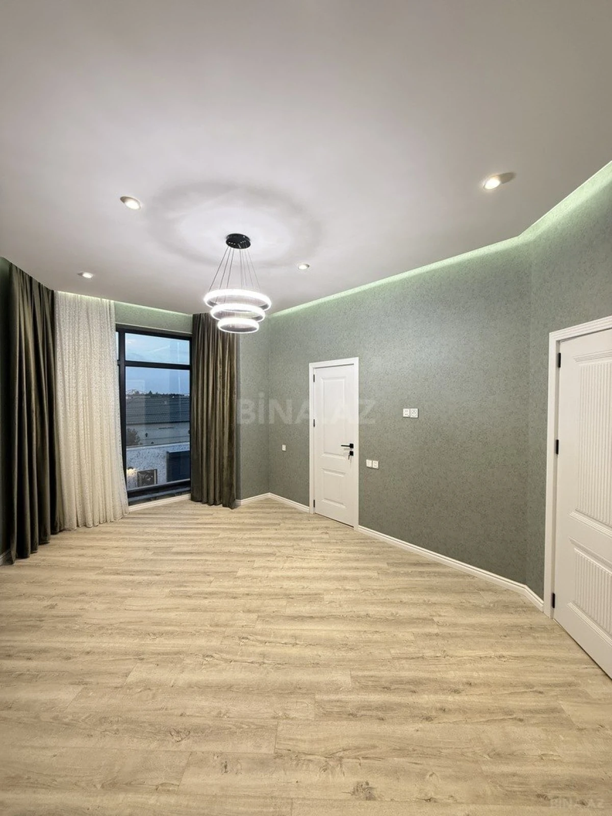 Satılır 4 otaqlı həyət evi 200 m²