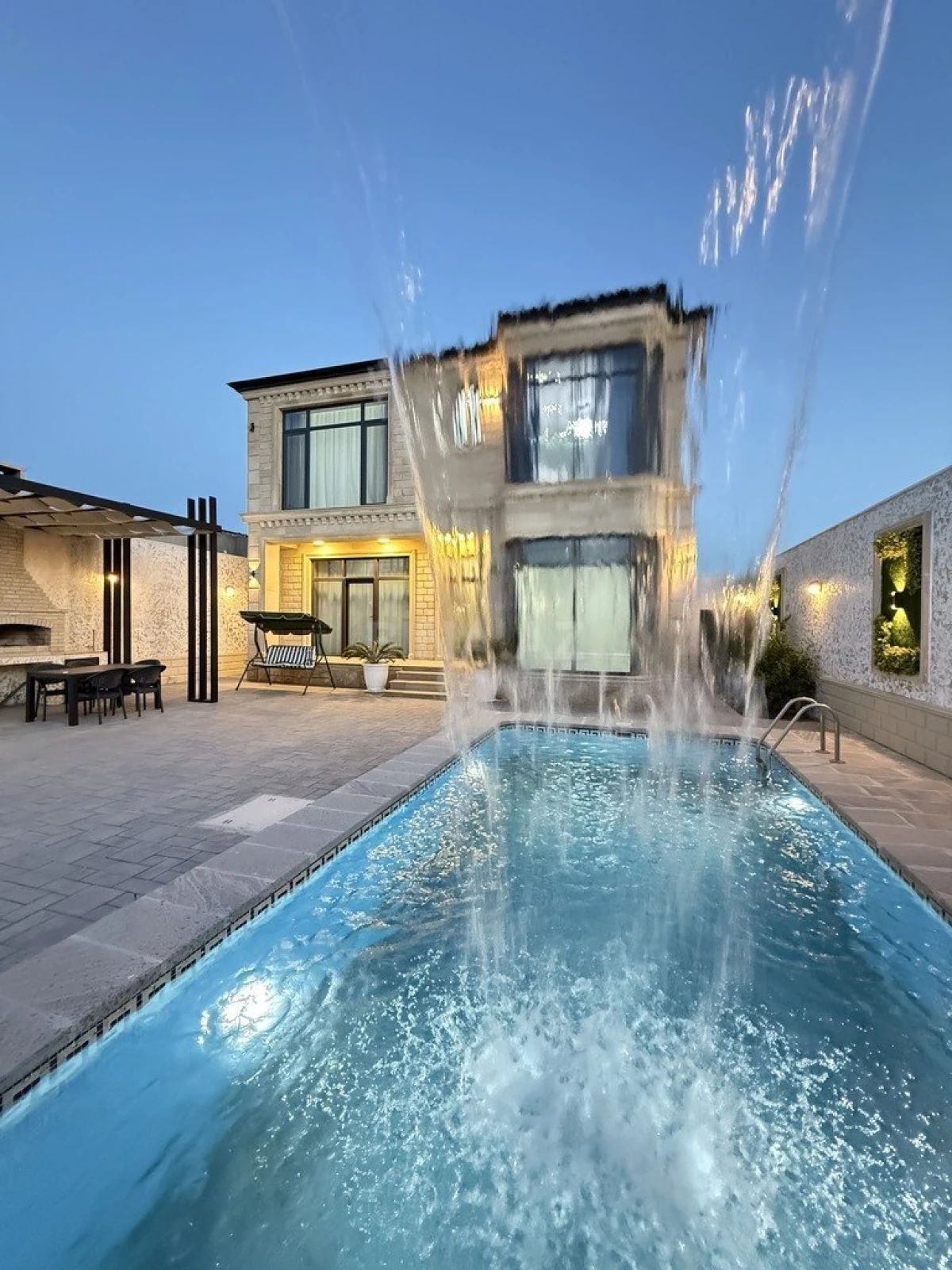 Satılır 4 otaqlı həyət evi 200 m²