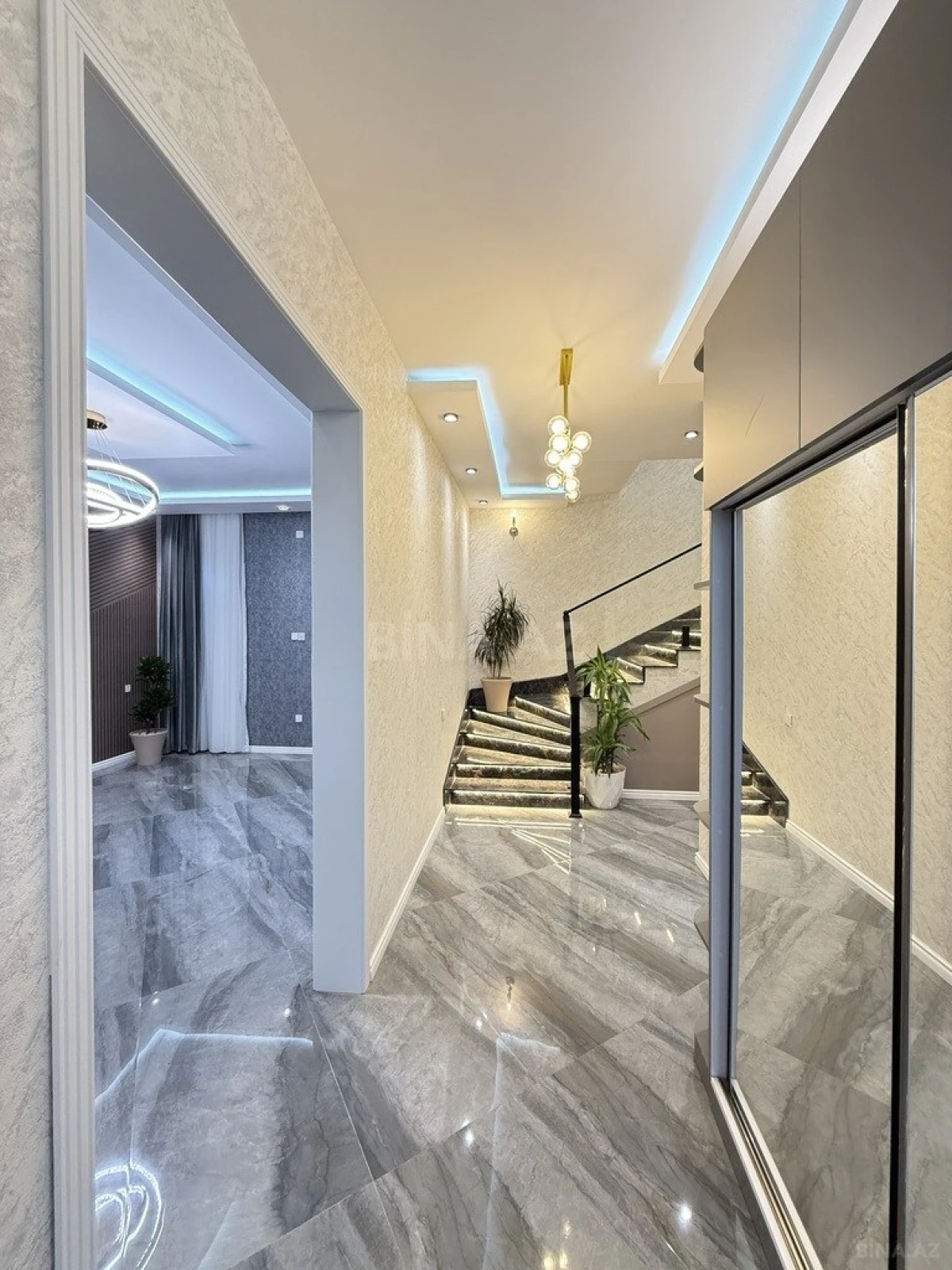 Satılır 4 otaqlı həyət evi 200 m²