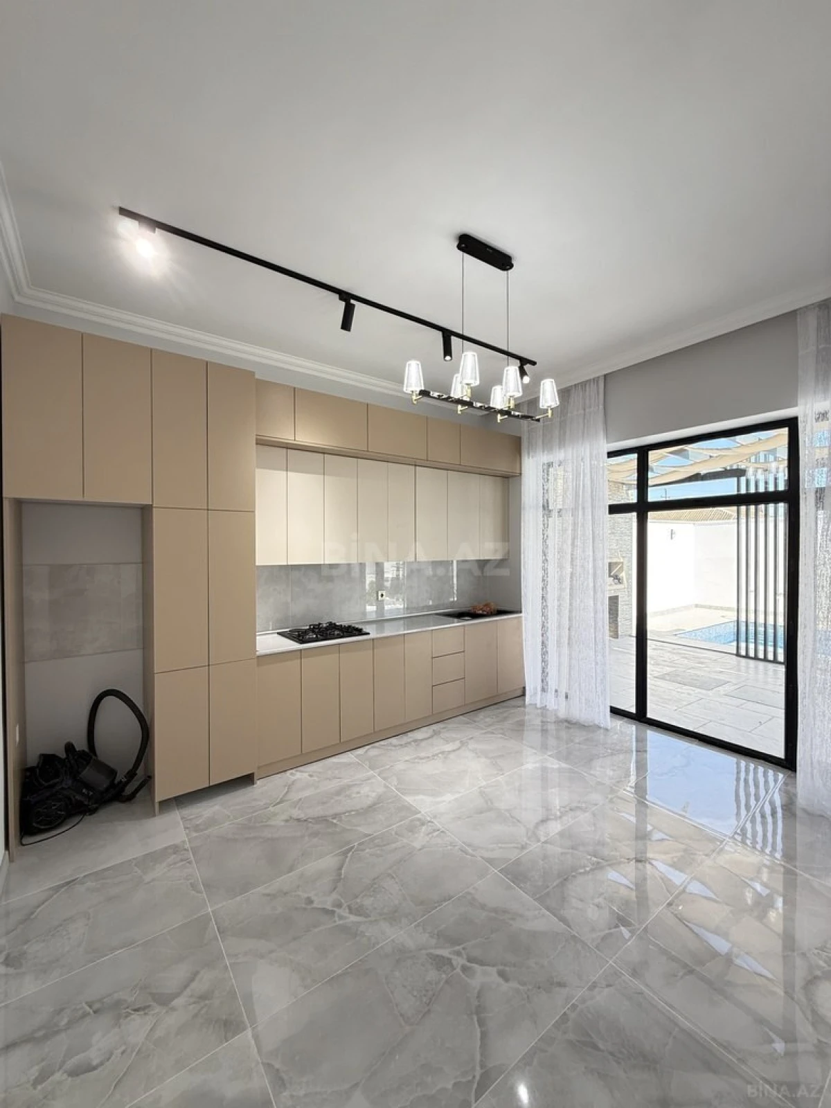 Satılır 4 otaqlı həyət evi 160 m²