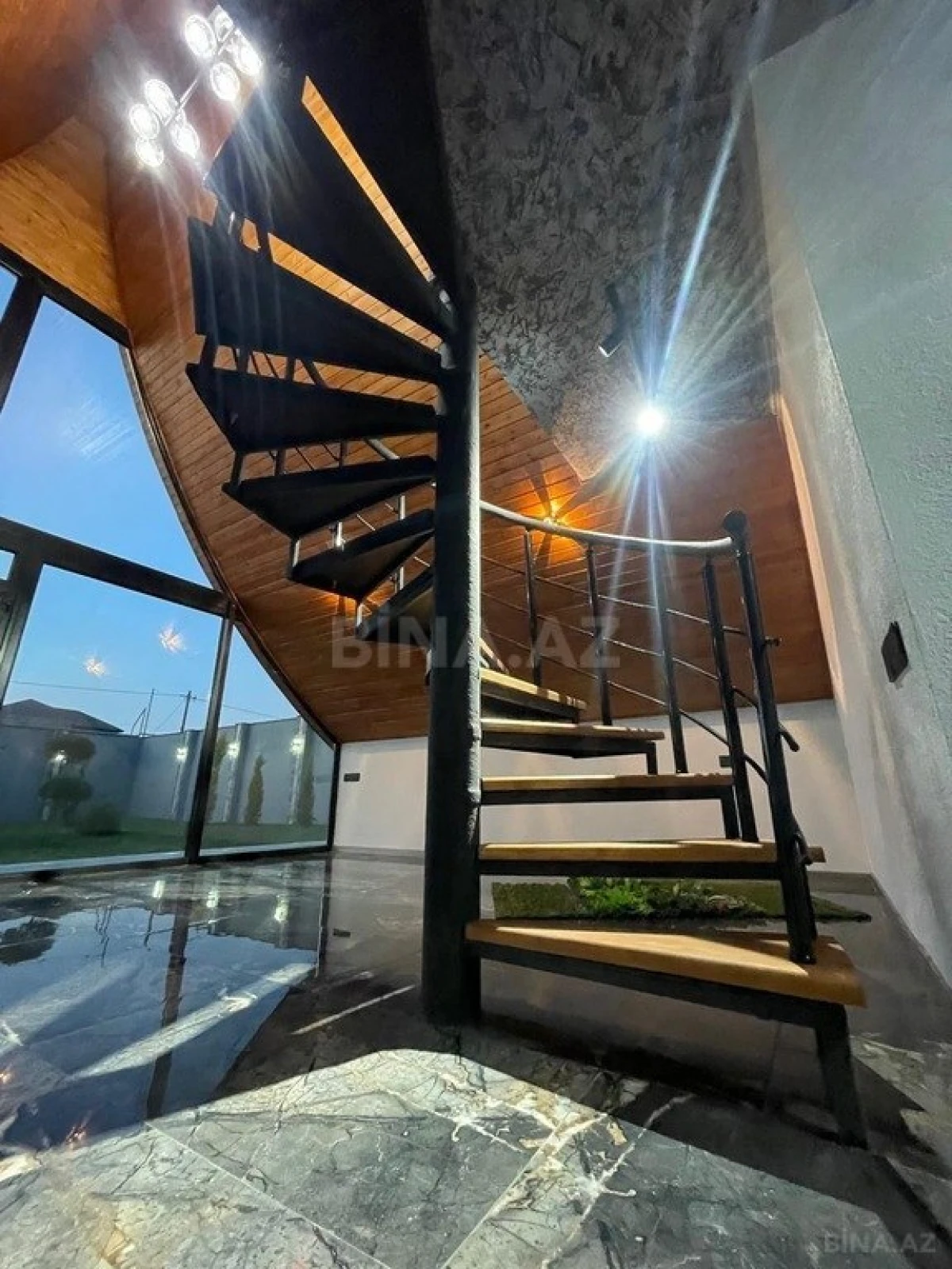 Kirayə verilir 5 otaqlı həyət evi 340 m²