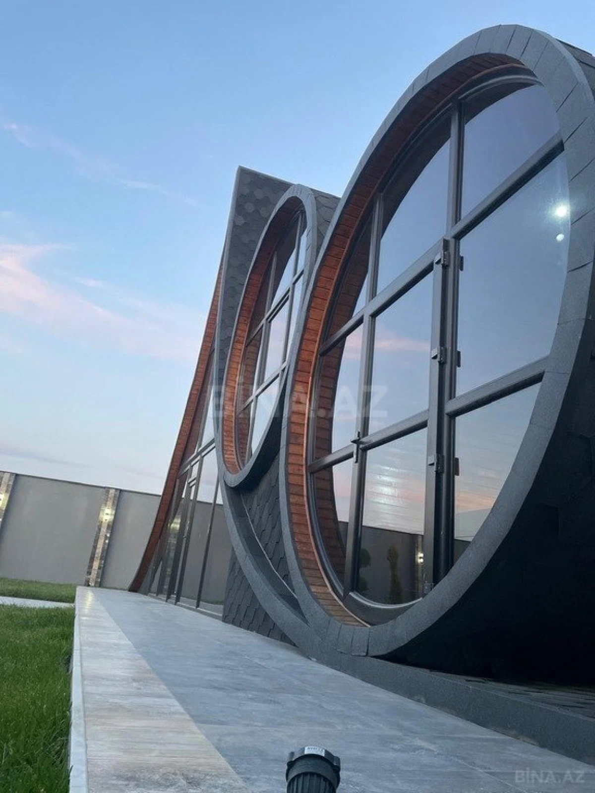 Kirayə verilir 5 otaqlı həyət evi 340 m²