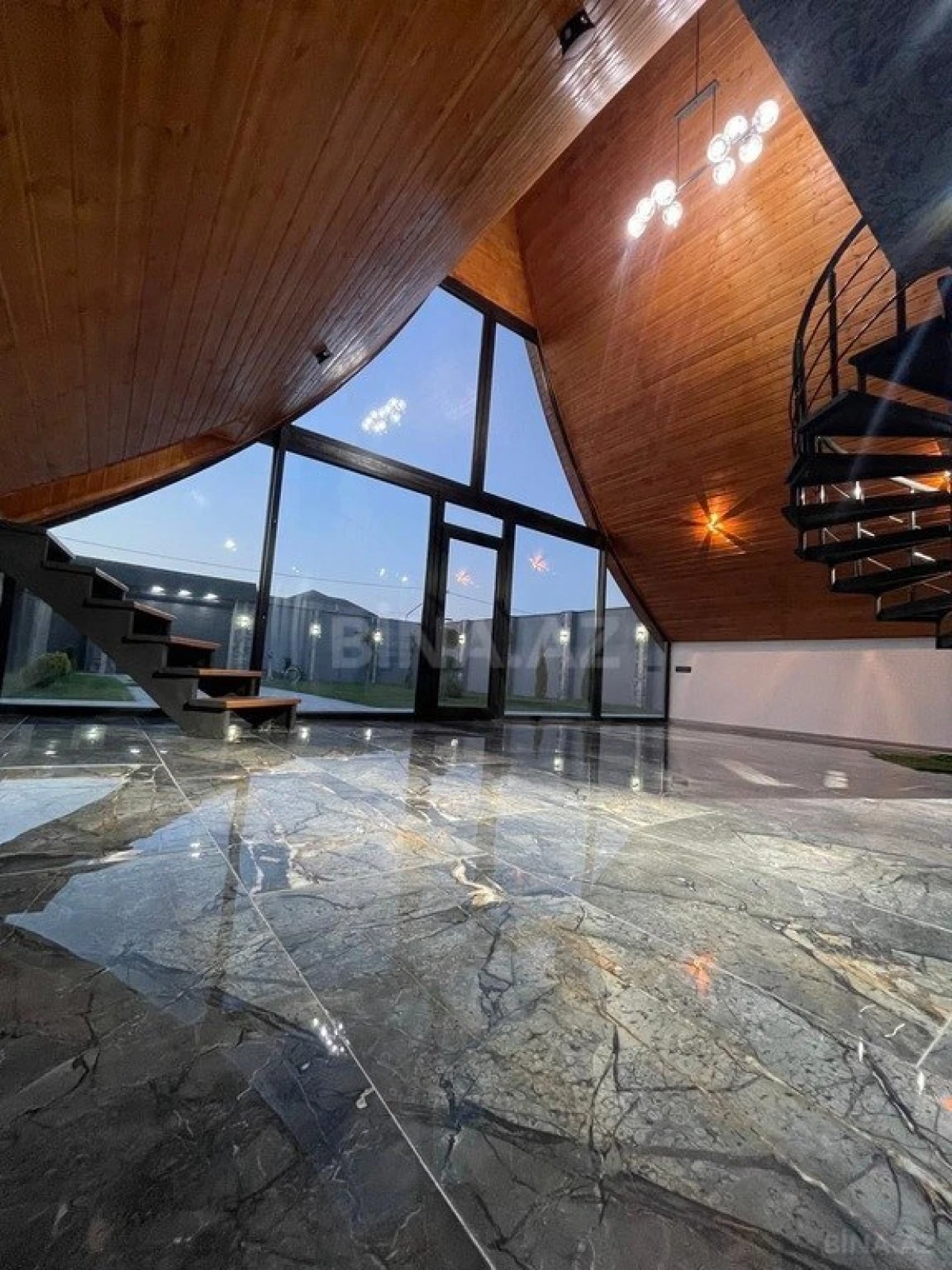 Kirayə verilir 5 otaqlı həyət evi 340 m²