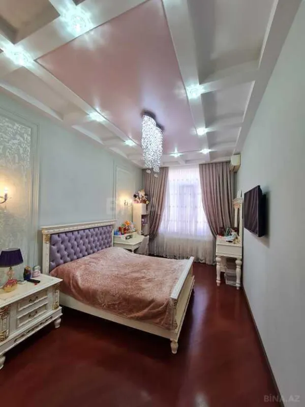 Satılır 4 otaqlı mənzil 215 m²
