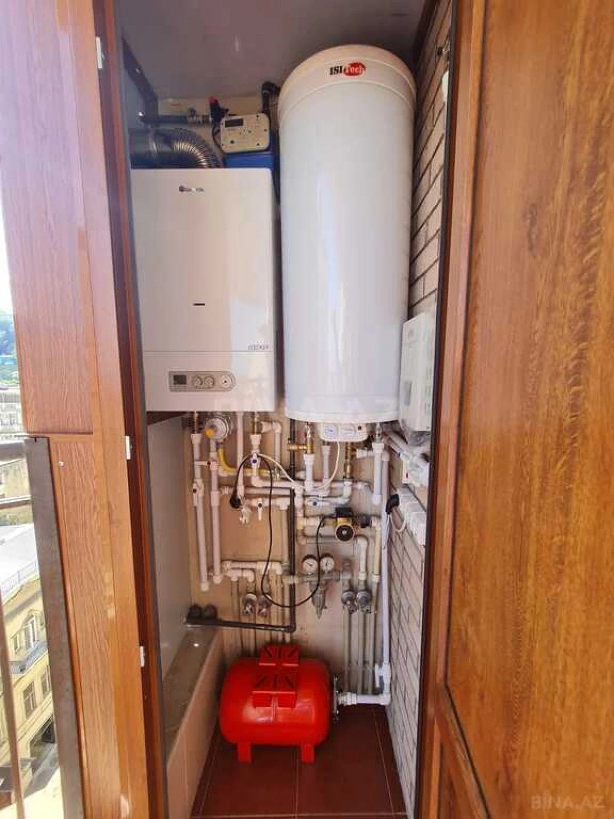 Satılır 4 otaqlı mənzil 215 m²