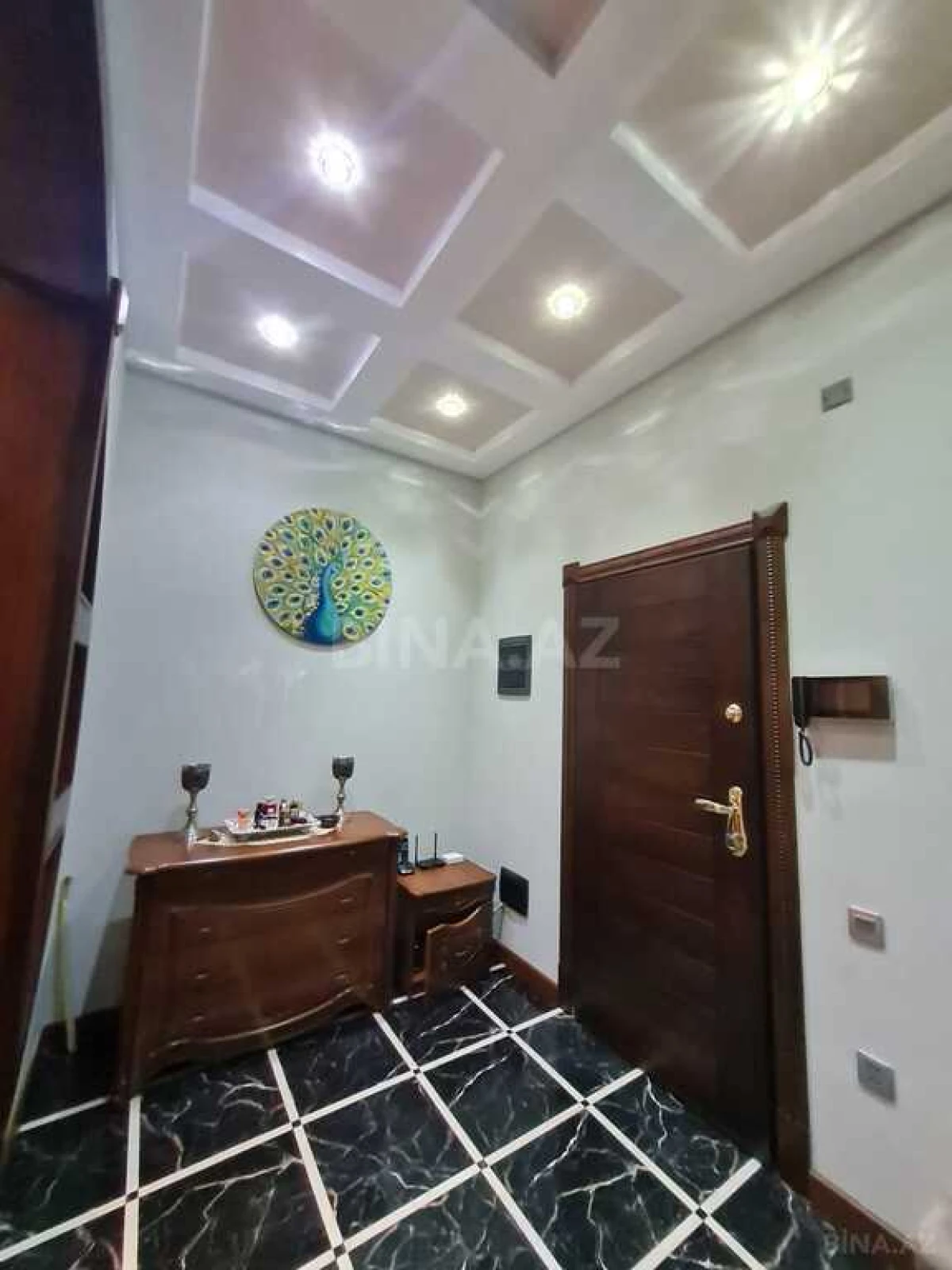 Satılır 4 otaqlı mənzil 215 m²