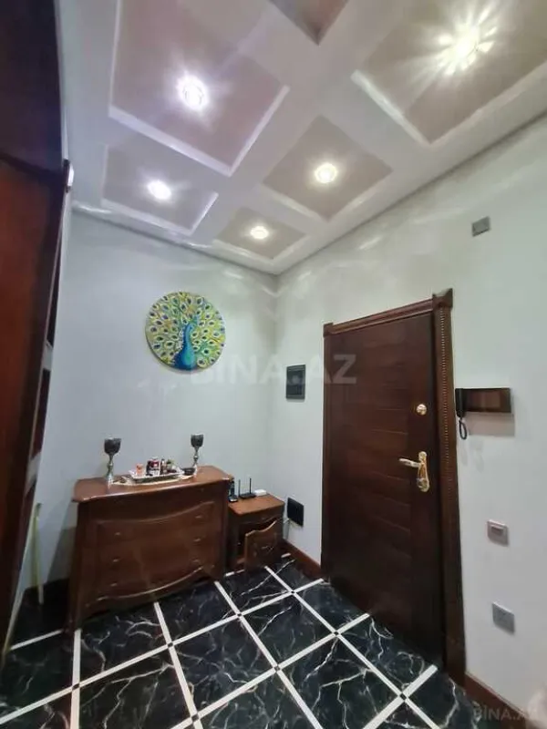 Satılır 4 otaqlı mənzil 215 m²