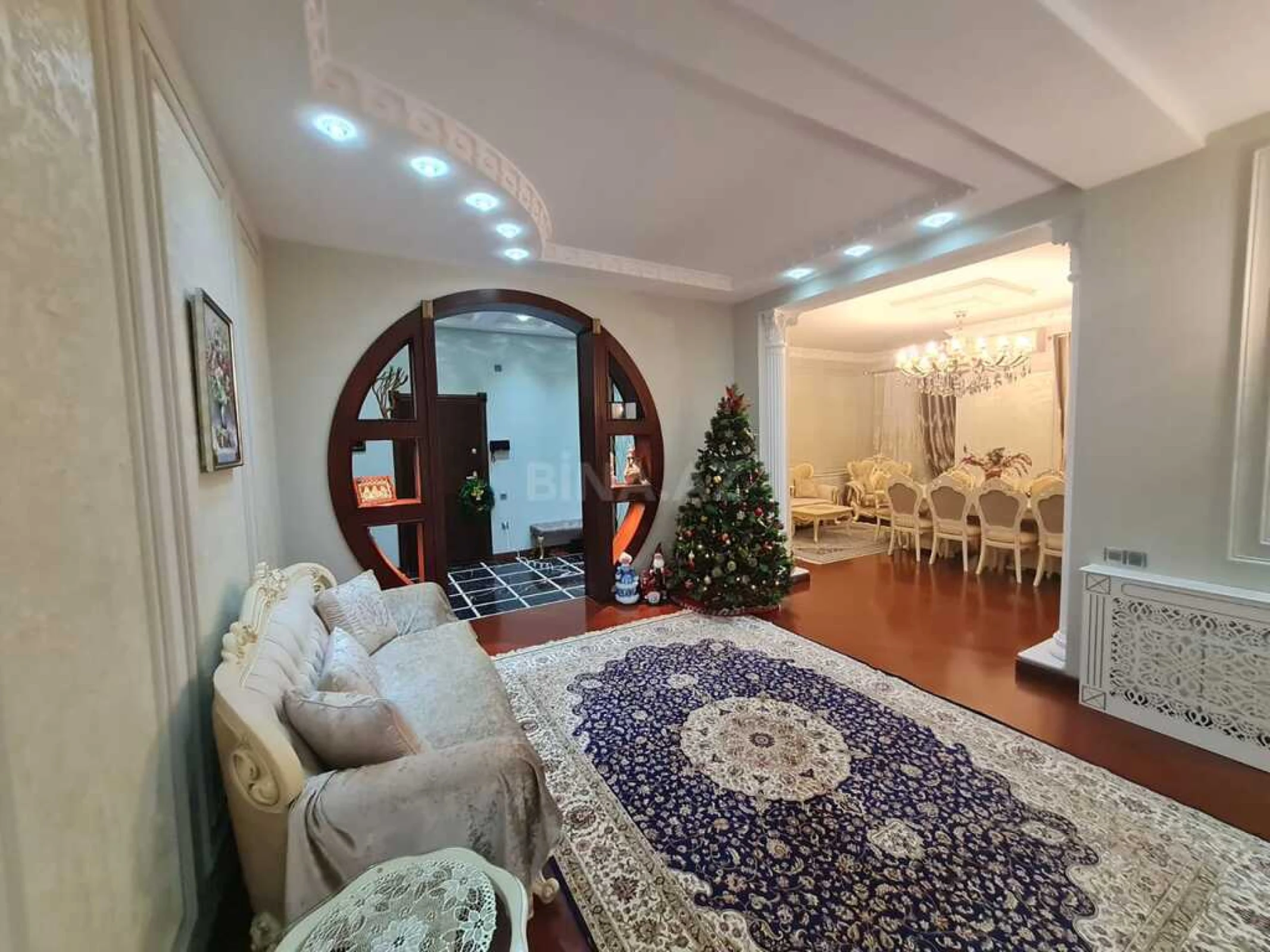 Satılır 4 otaqlı mənzil 215 m²