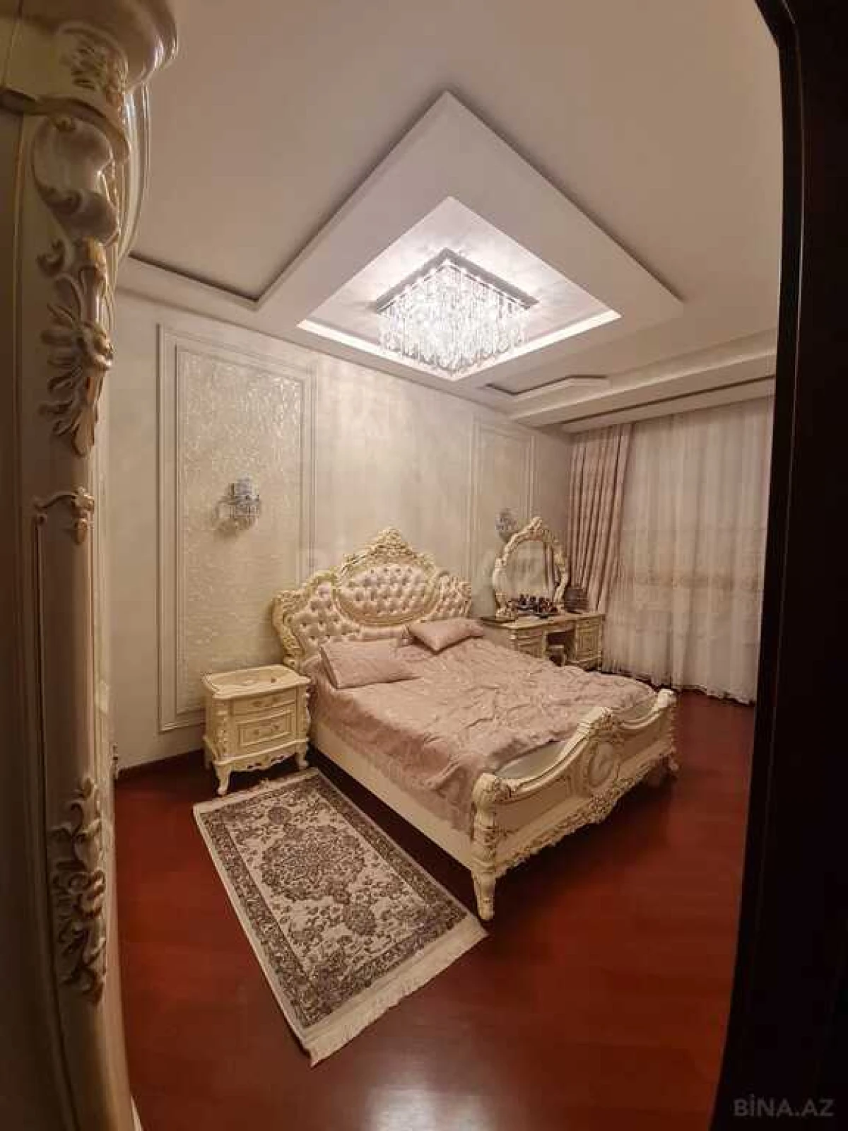 Satılır 4 otaqlı mənzil 215 m²