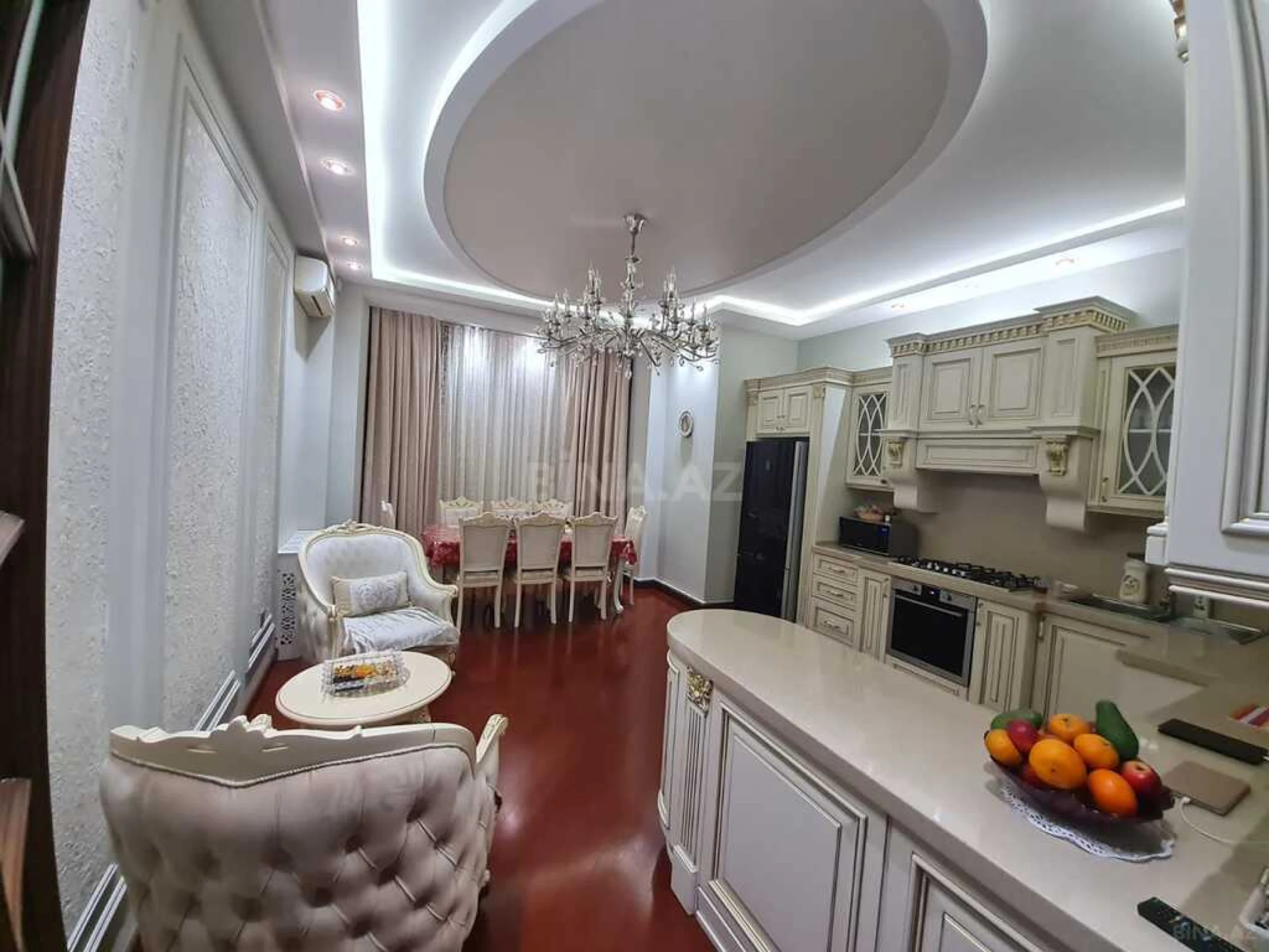 Satılır 4 otaqlı mənzil 215 m²