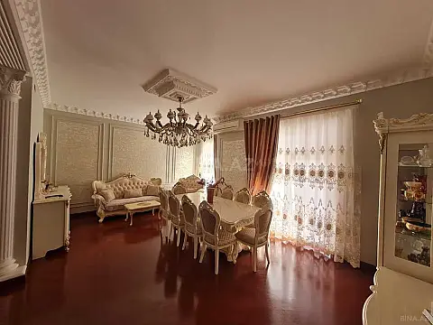 Satılır 4 otaqlı mənzil 215 m²