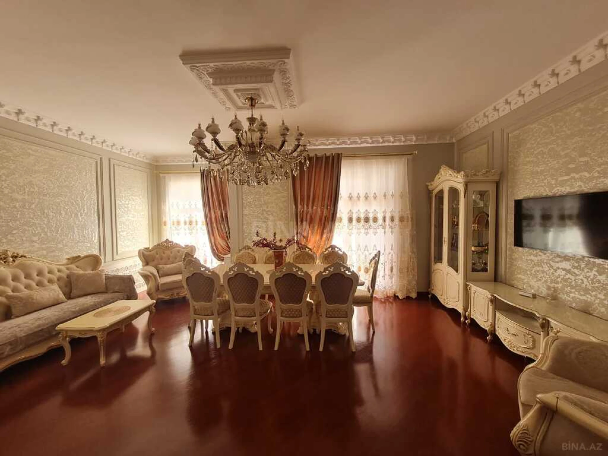 Satılır 4 otaqlı mənzil 215 m²