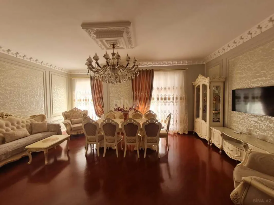 Satılır 4 otaqlı mənzil 215 m²