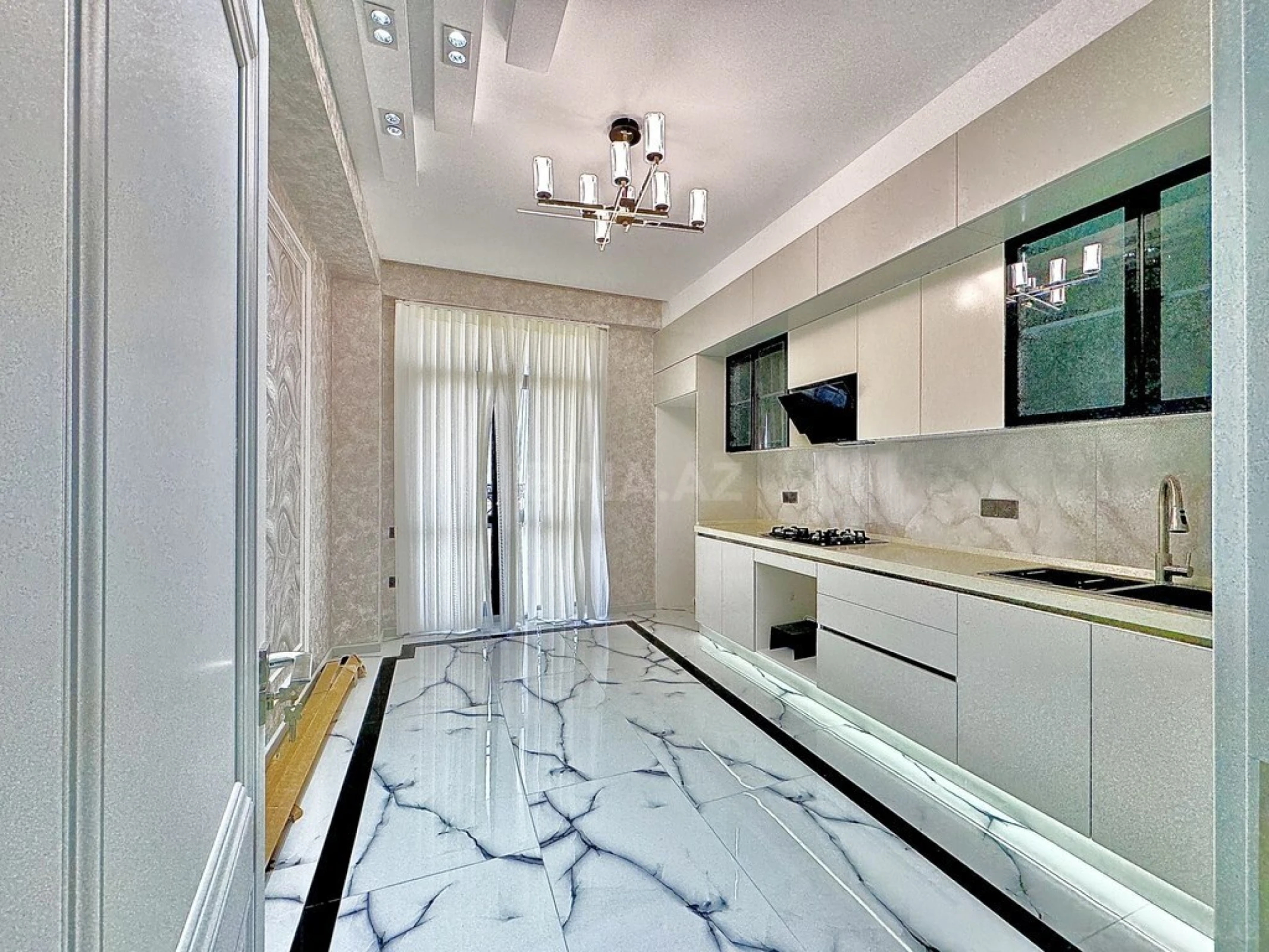 Satılır 2 otaqlı mənzil 85 m²