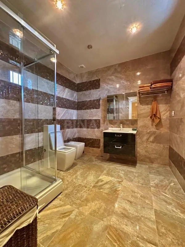 Satılır 7 otaqlı həyət evi 400 m²