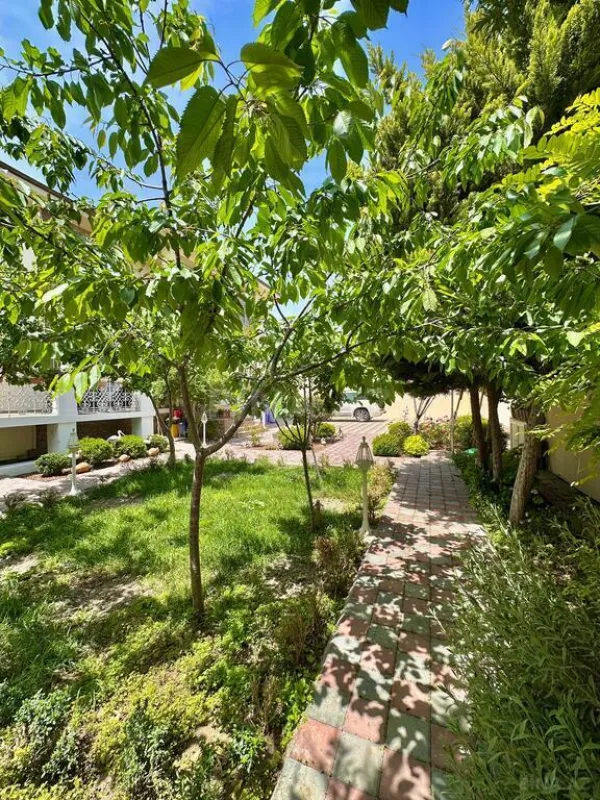 Satılır 7 otaqlı həyət evi 400 m²