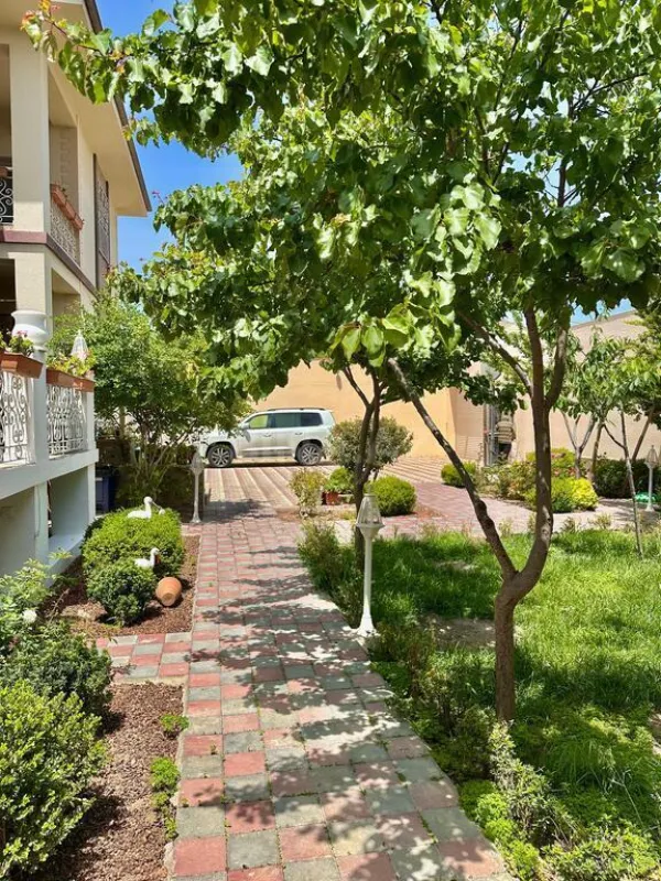 Satılır 7 otaqlı həyət evi 400 m²