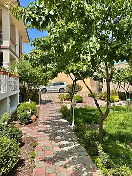 Satılır 7 otaqlı həyət evi 400 m²