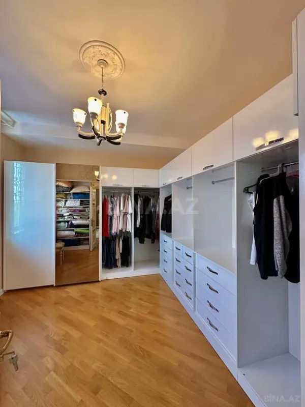 Satılır 7 otaqlı həyət evi 400 m²