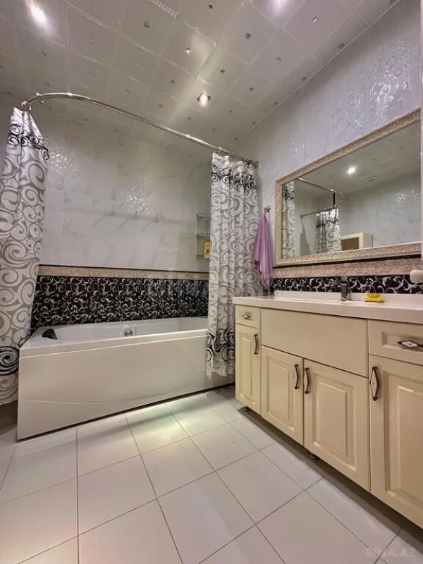 Satılır 7 otaqlı həyət evi 400 m²