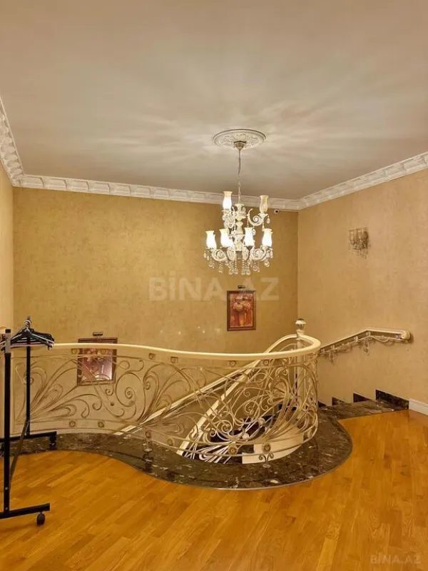 Satılır 7 otaqlı həyət evi 400 m²