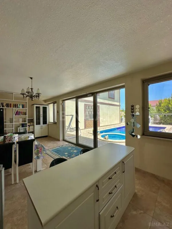 Satılır 7 otaqlı həyət evi 400 m²