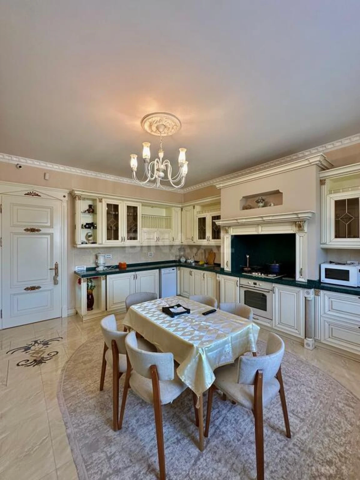 Satılır 7 otaqlı həyət evi 400 m²