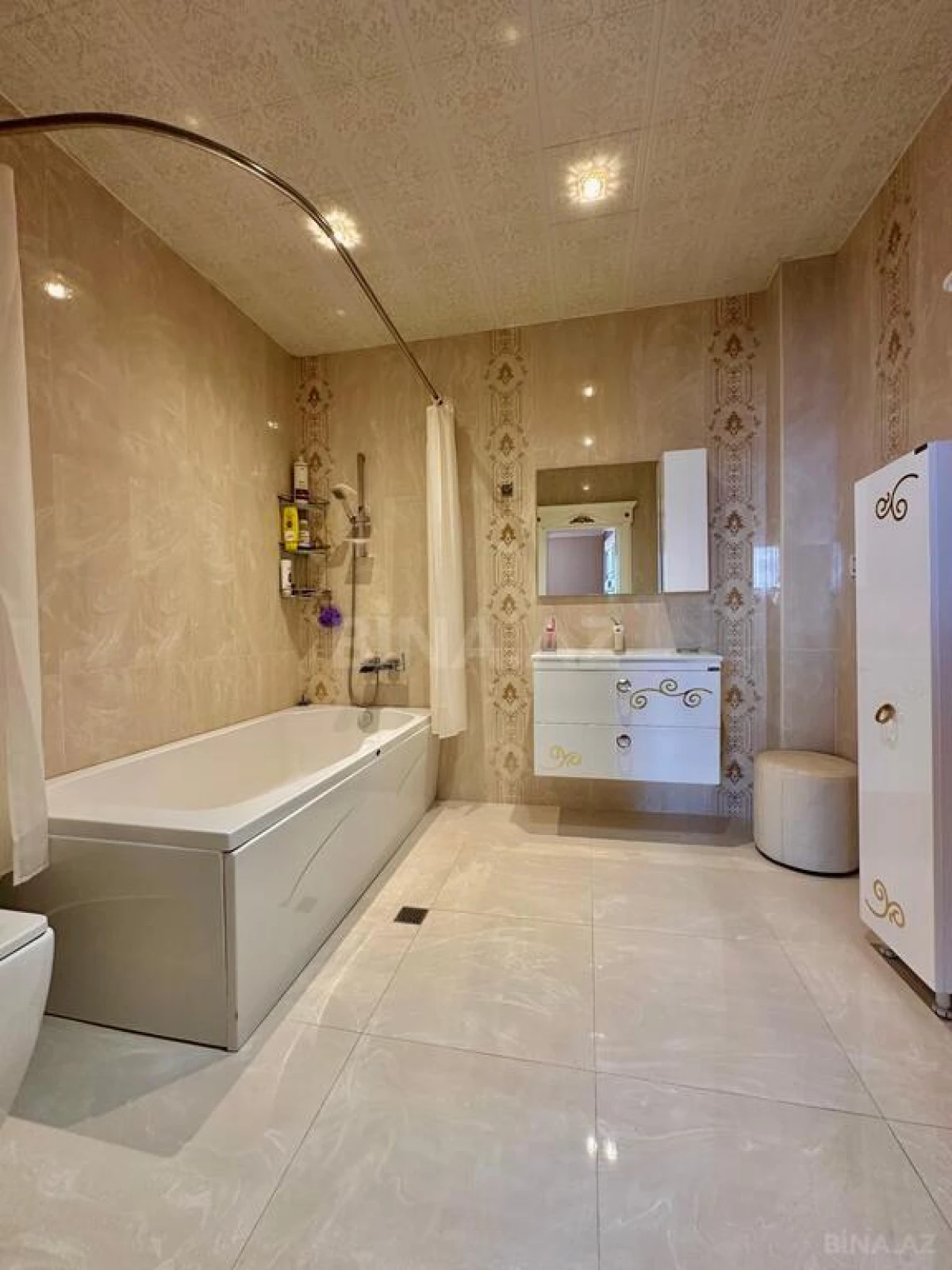 Satılır 7 otaqlı həyət evi 400 m²