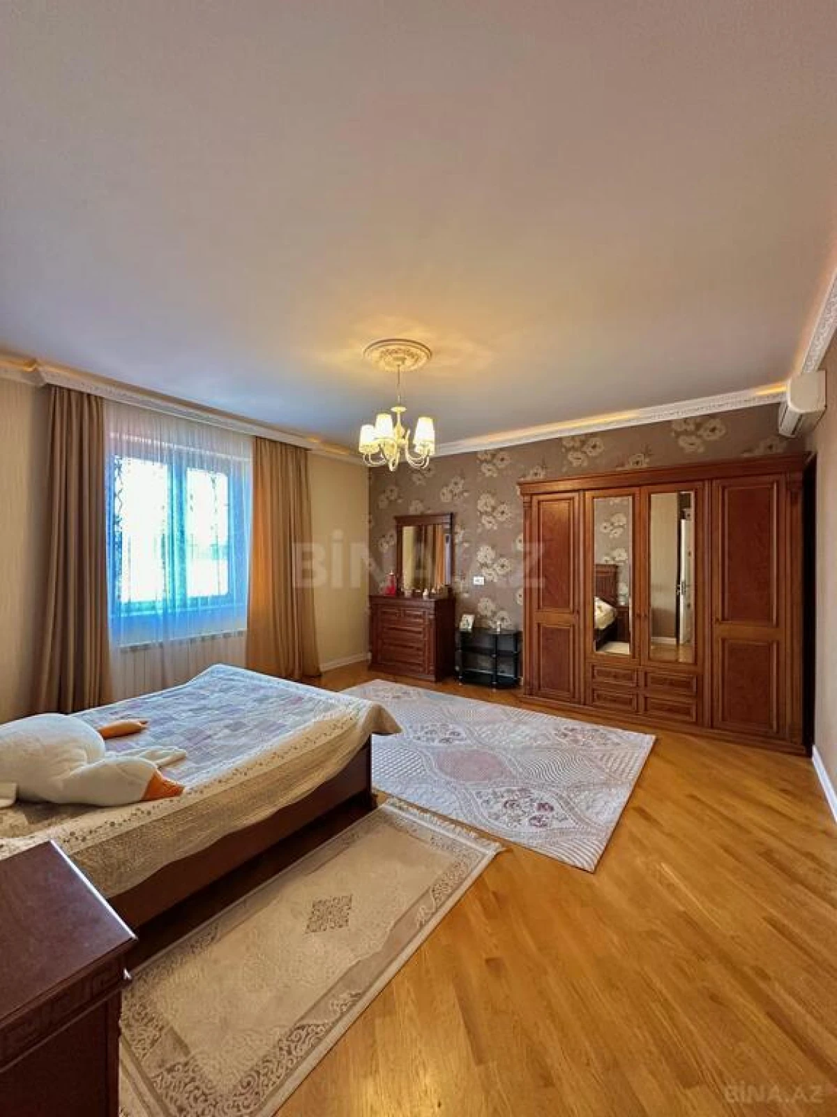 Satılır 7 otaqlı həyət evi 400 m²