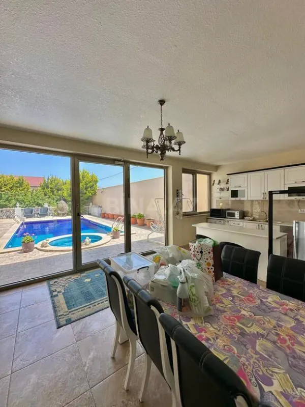 Satılır 7 otaqlı həyət evi 400 m²