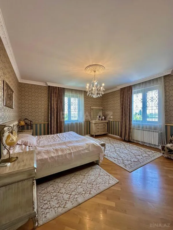 Satılır 7 otaqlı həyət evi 400 m²