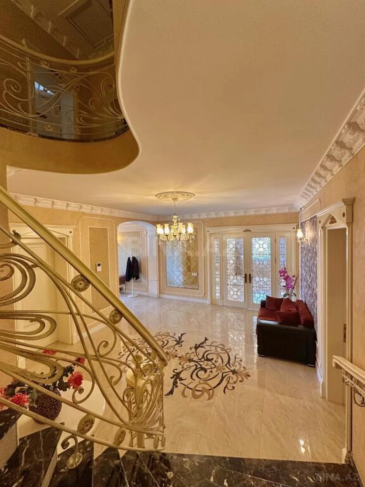 Satılır 7 otaqlı həyət evi 400 m²