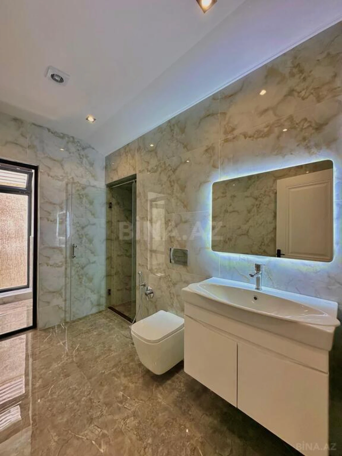 Satılır 4 otaqlı həyət evi 180 m²