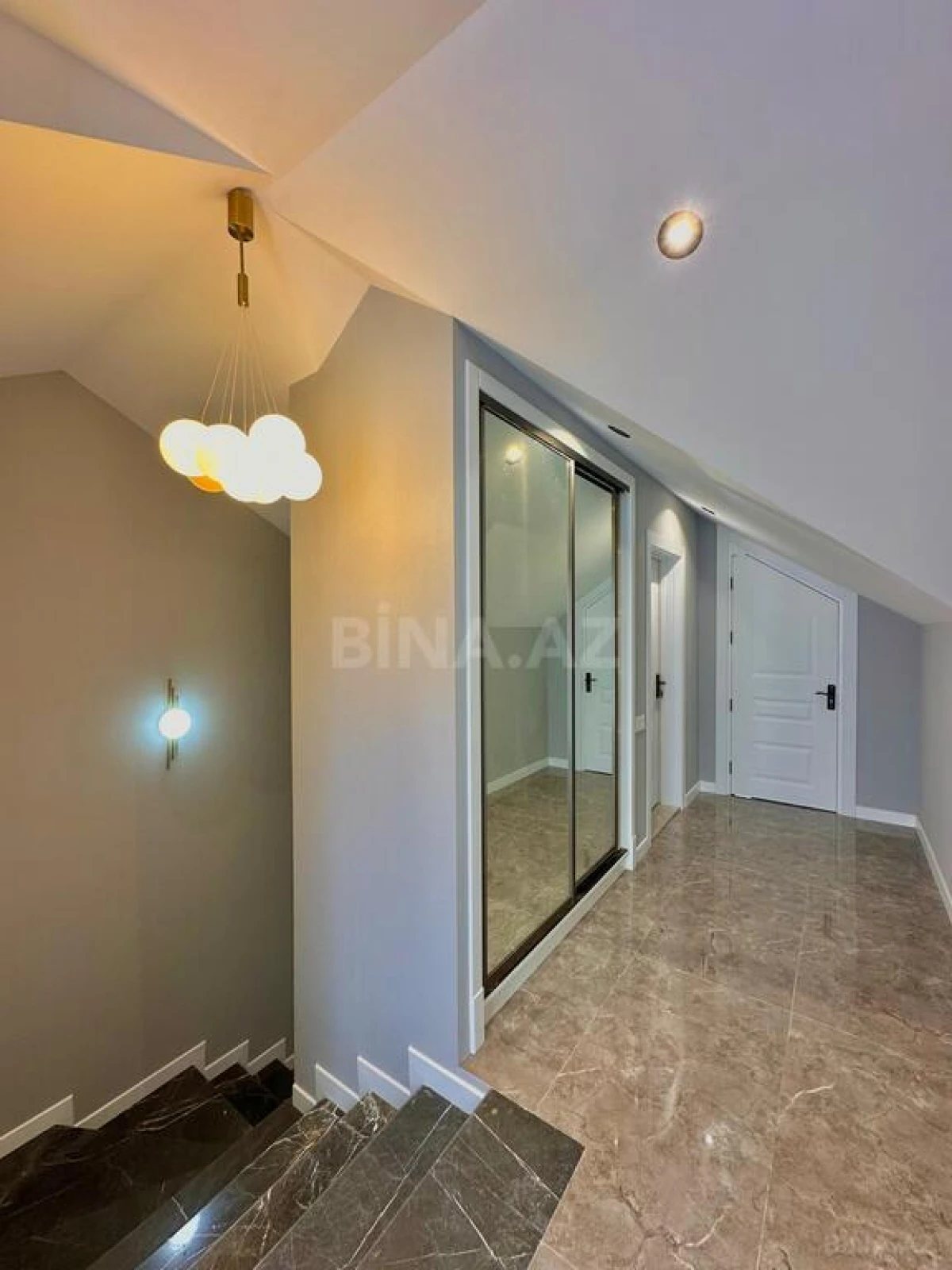 Satılır 4 otaqlı həyət evi 180 m²