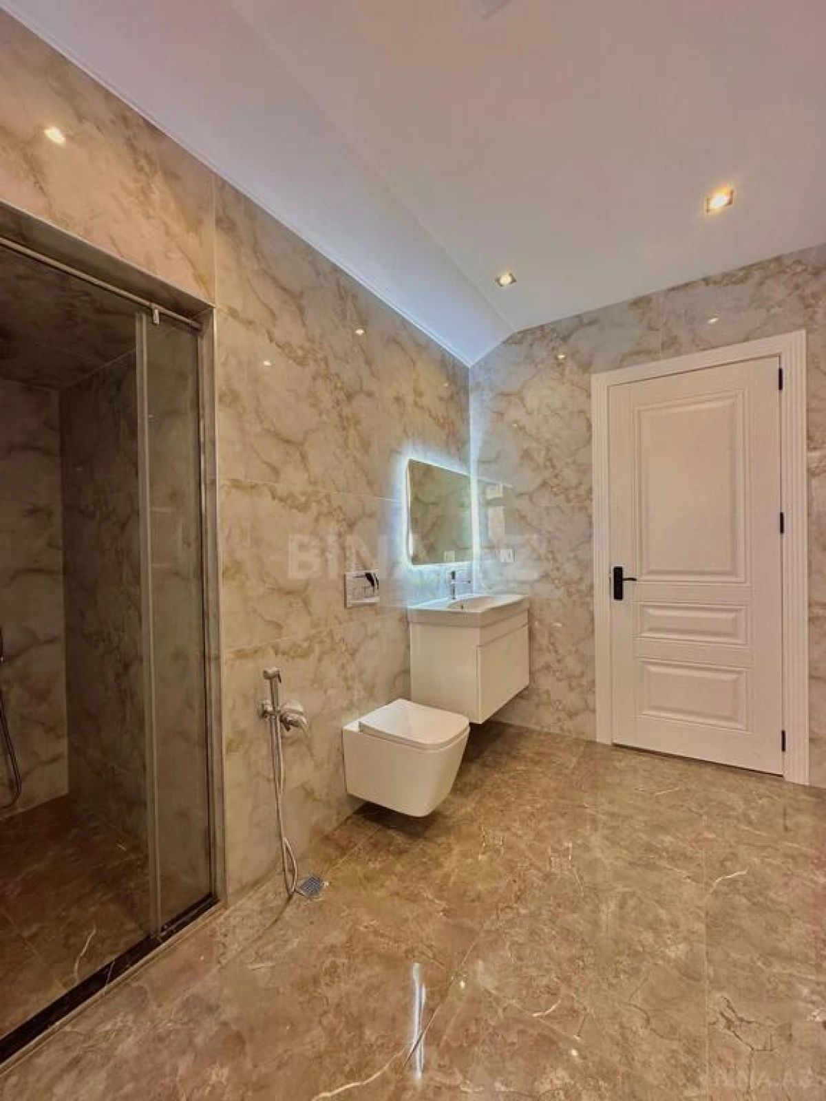 Satılır 4 otaqlı həyət evi 180 m²