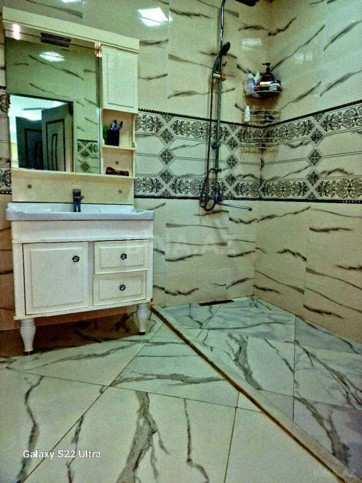 Satılır 3 otaqlı mənzil 125 m²