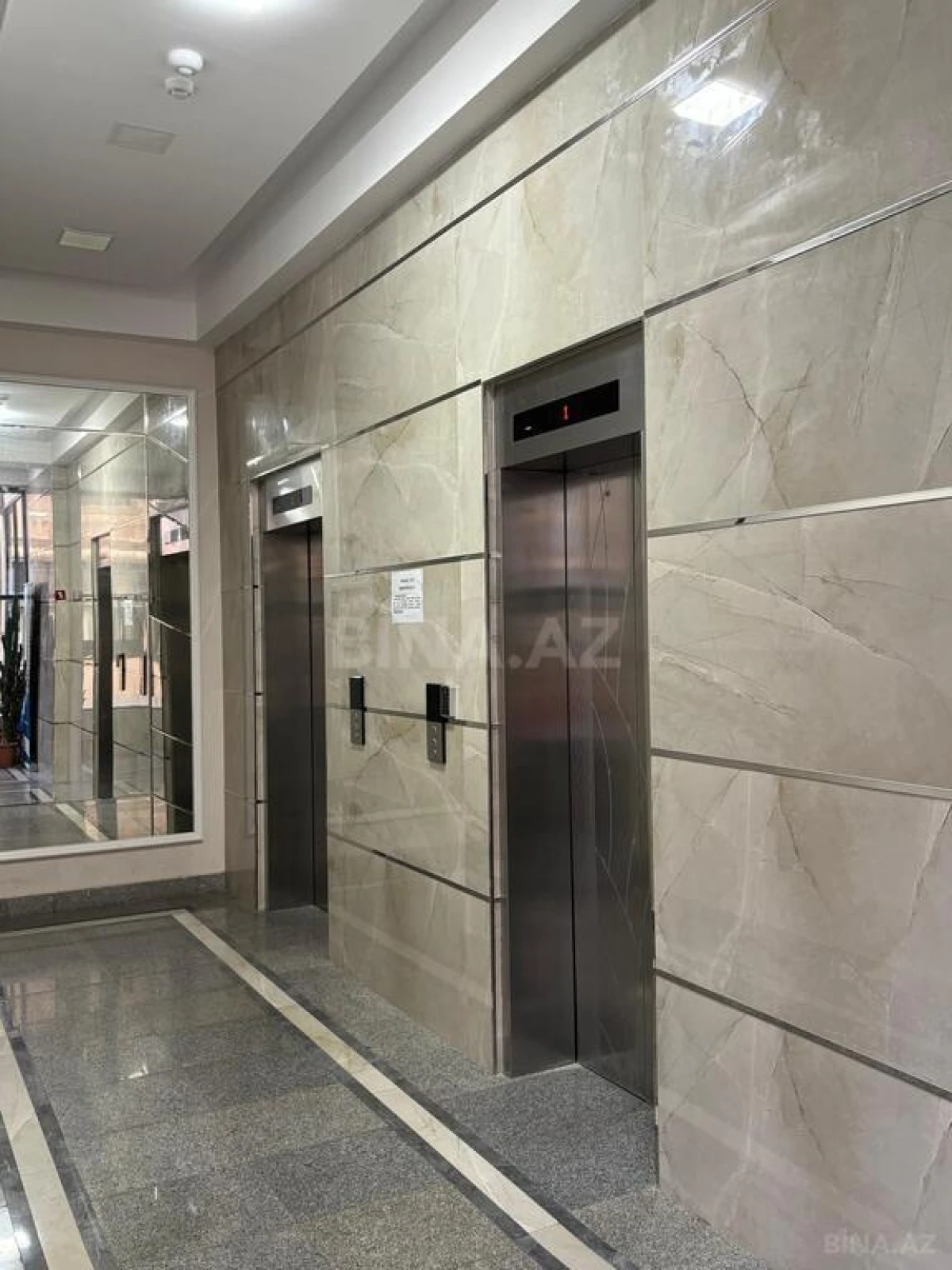 Satılır 2 otaqlı mənzil 70.5 m²