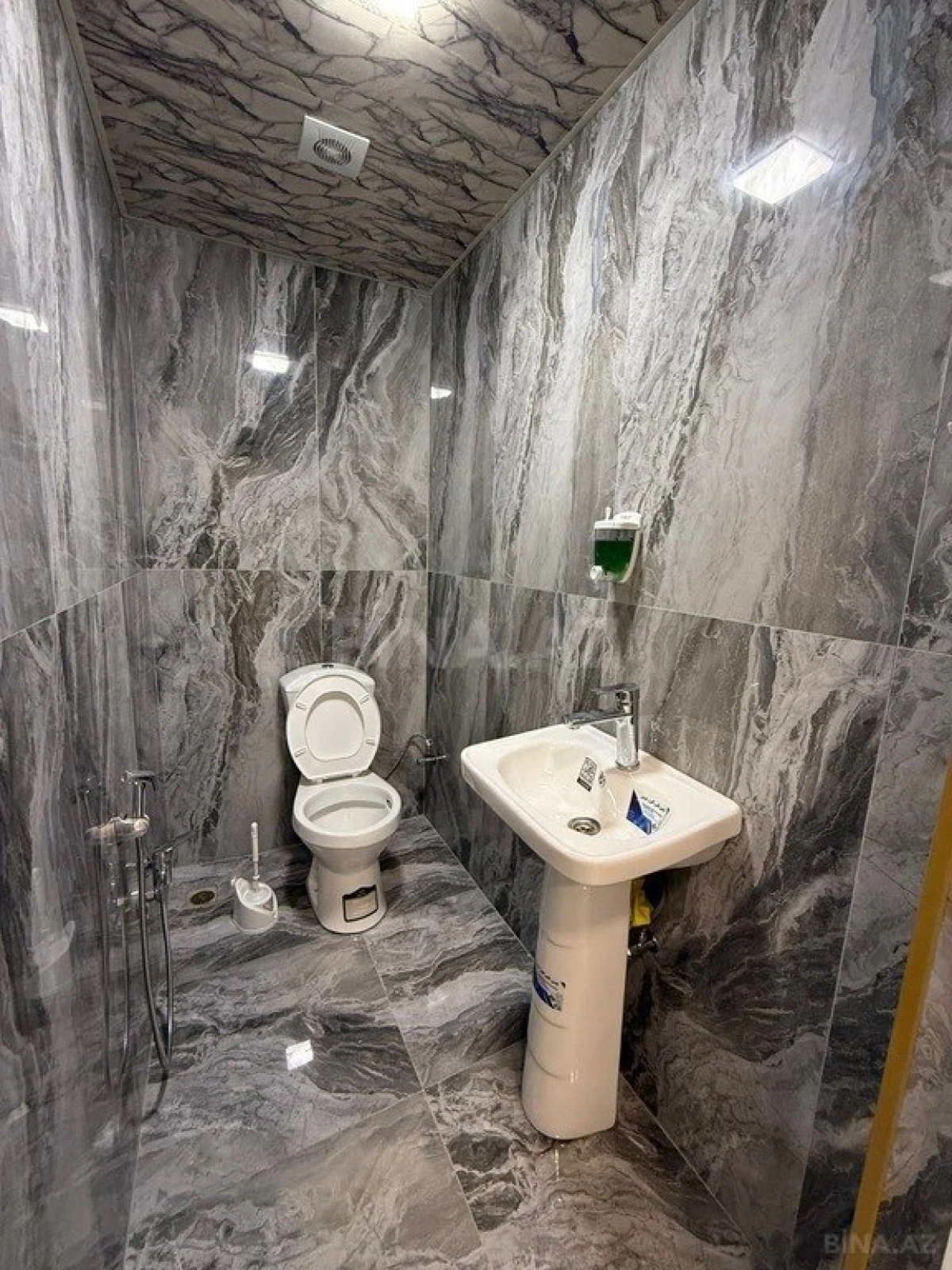 Satılır 2 otaqlı mənzil 84 m²