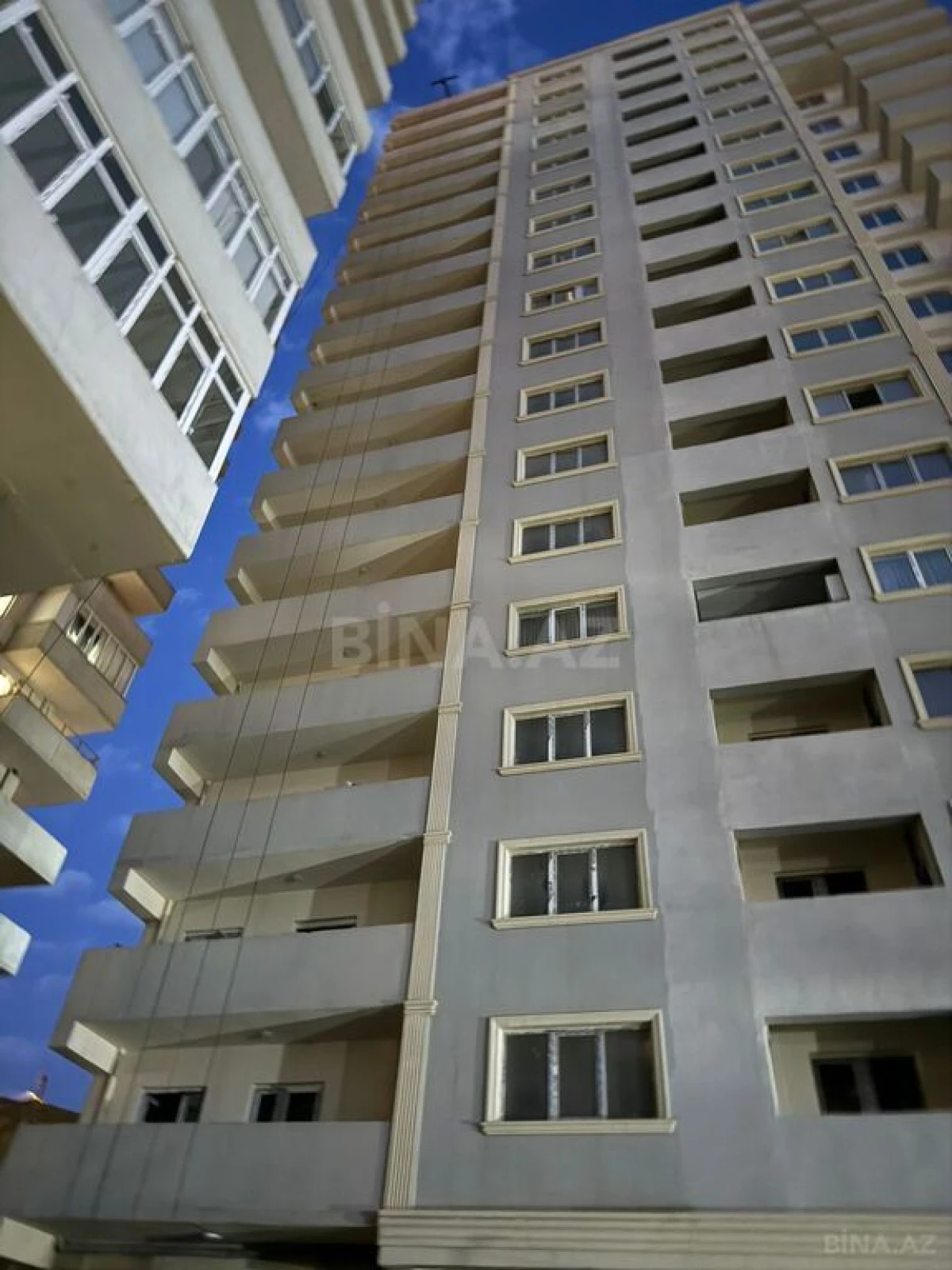 Satılır 2 otaqlı mənzil 84 m²