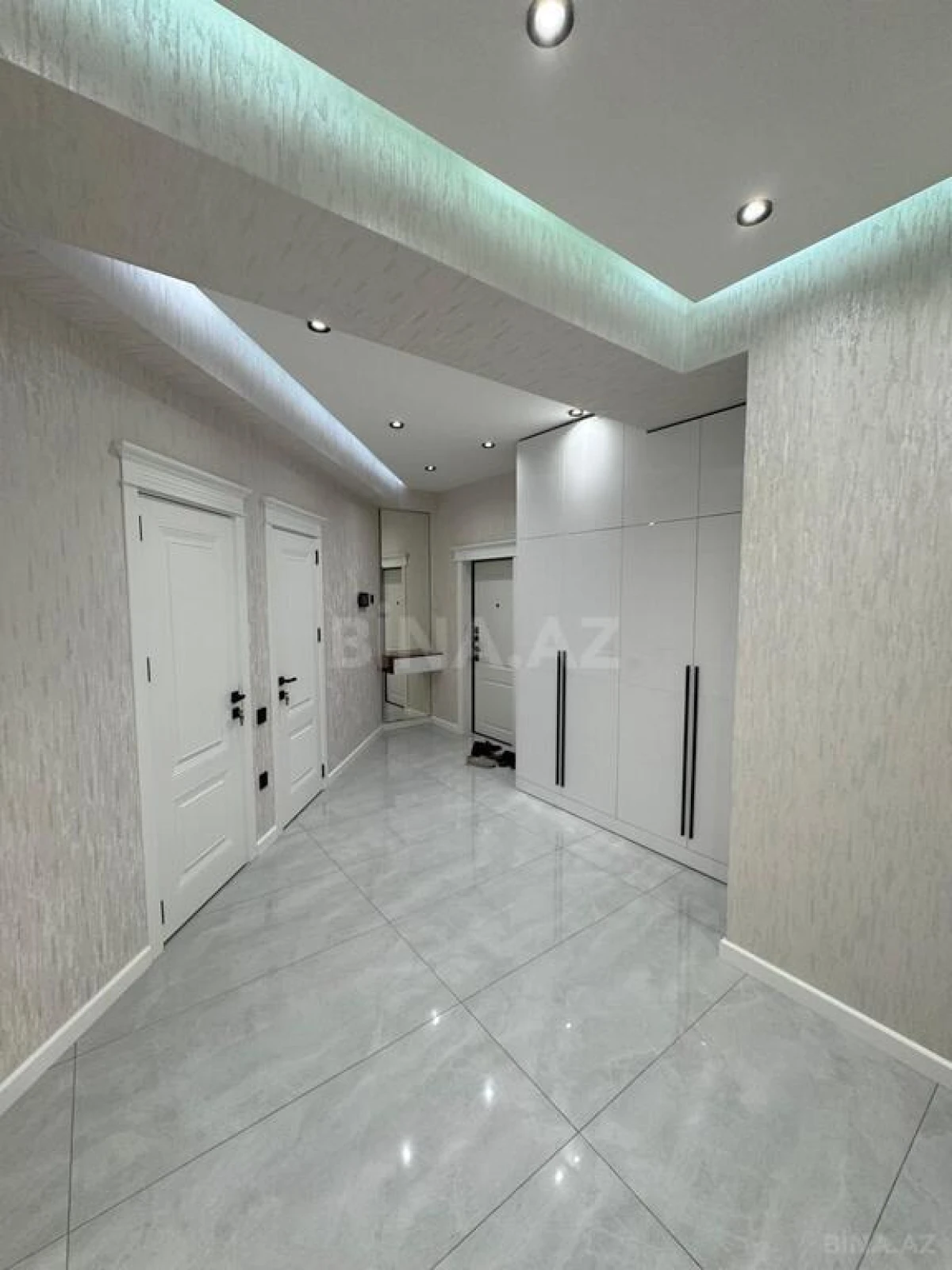 Satılır 3 otaqlı mənzil 107 m²