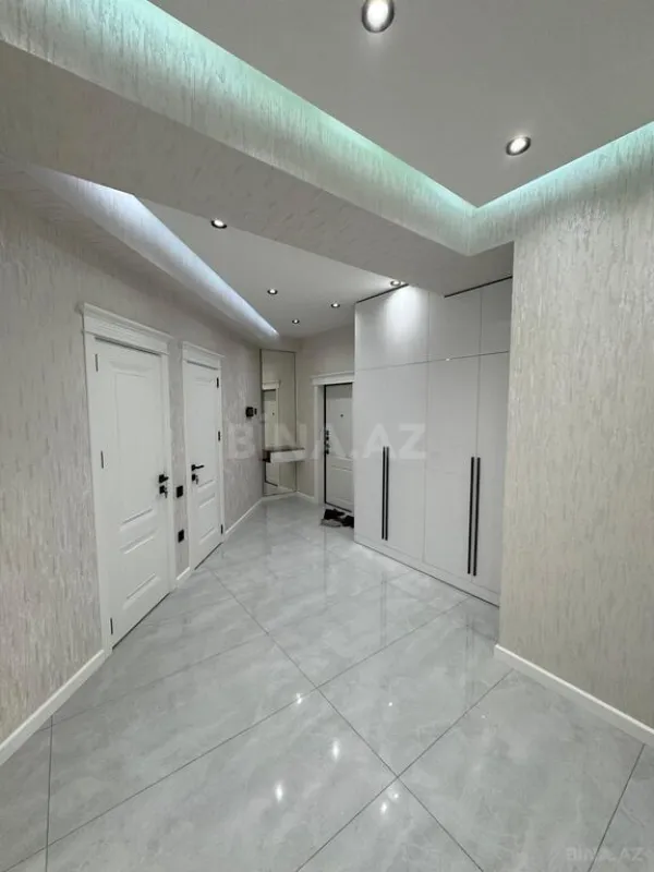 Satılır 3 otaqlı mənzil 107 m²