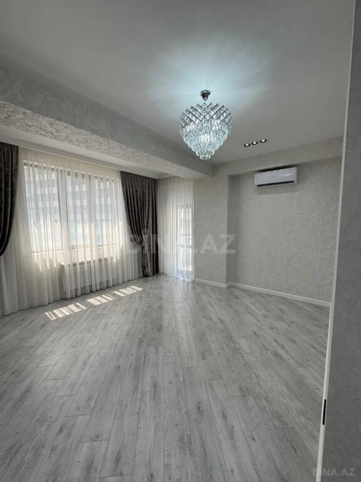 Satılır 3 otaqlı mənzil 107 m²