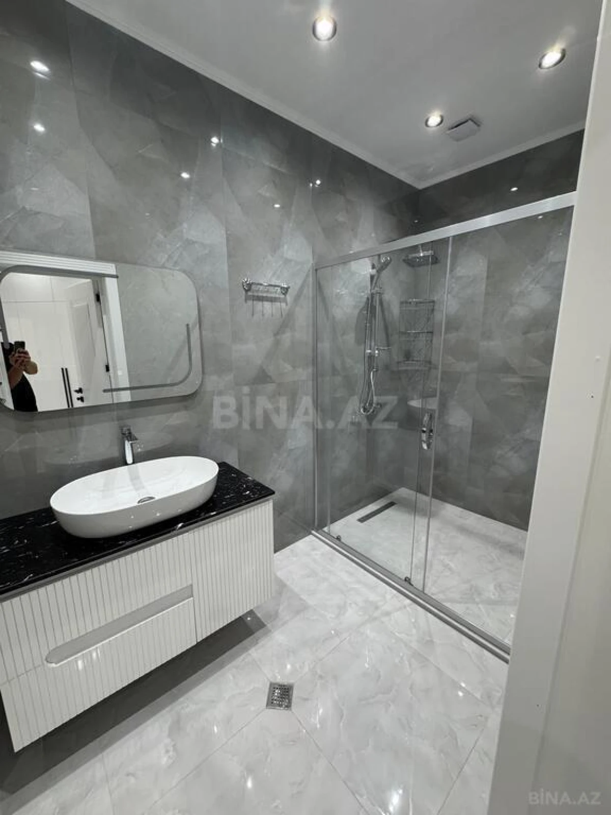 Satılır 3 otaqlı mənzil 107 m²