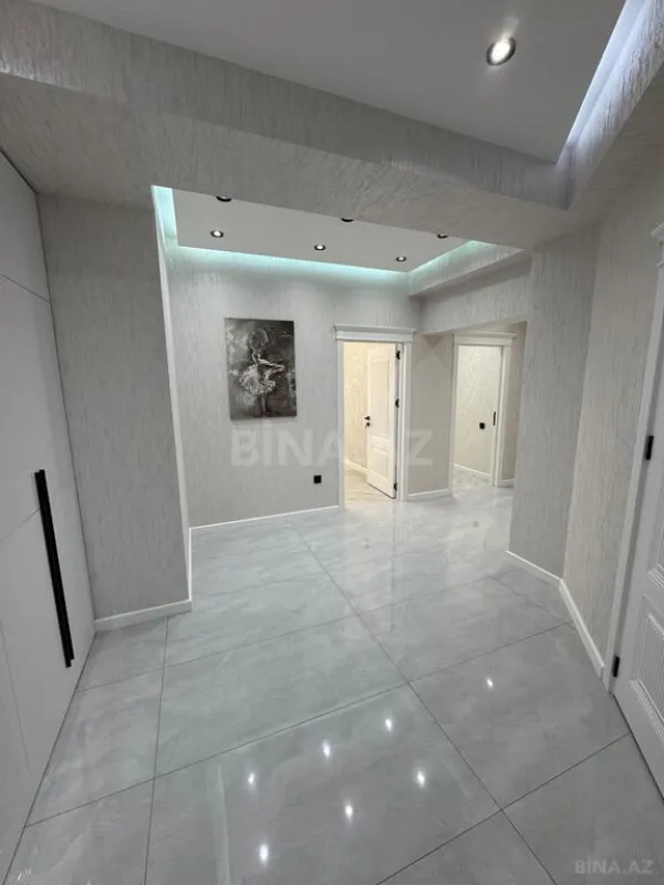 Satılır 3 otaqlı mənzil 107 m²
