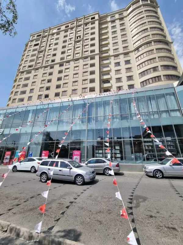 Satılır 3 otaqlı mənzil 107 m²