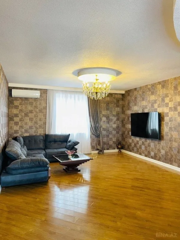Kirayə verilir 6 otaqlı həyət evi 360 m²